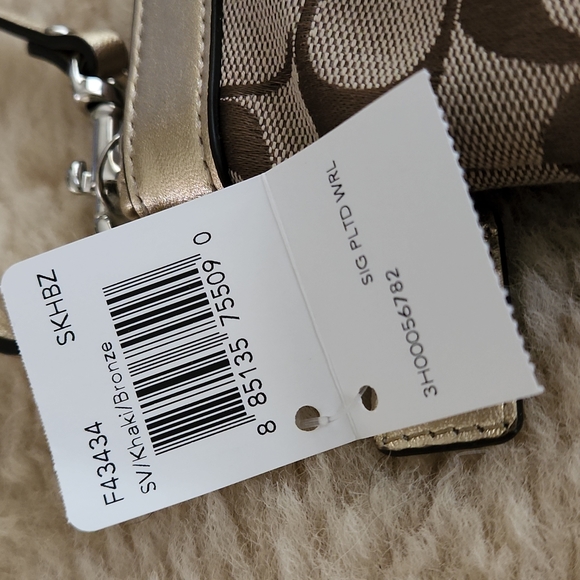 NWT Coach Signature Collection Clutch/Wristlet - Picture 12 of 12